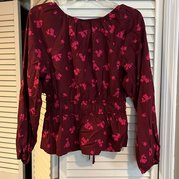 UNIVERSAL THREAD FLORAL TOP. NWT - Picture 5 of 6